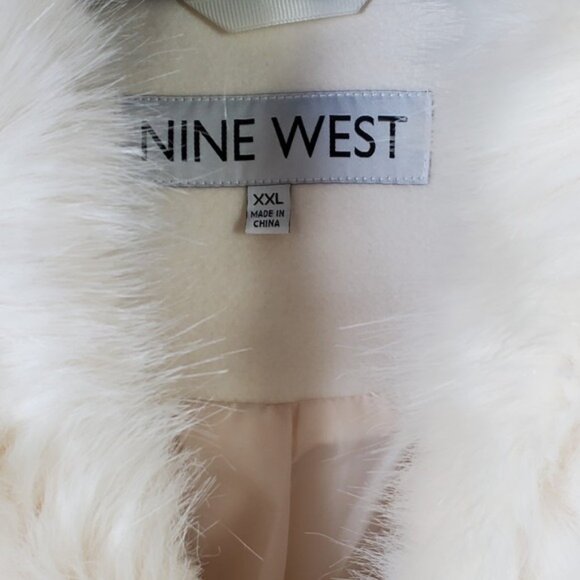 Nine West Ivory Faux Fur Collar Winter Overcoat NWT Size 2XL $200 Mid Thigh - Picture 2 of 7